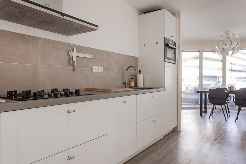 Tussenwoning te koop: Robert Stolzhof 193, Hoorn