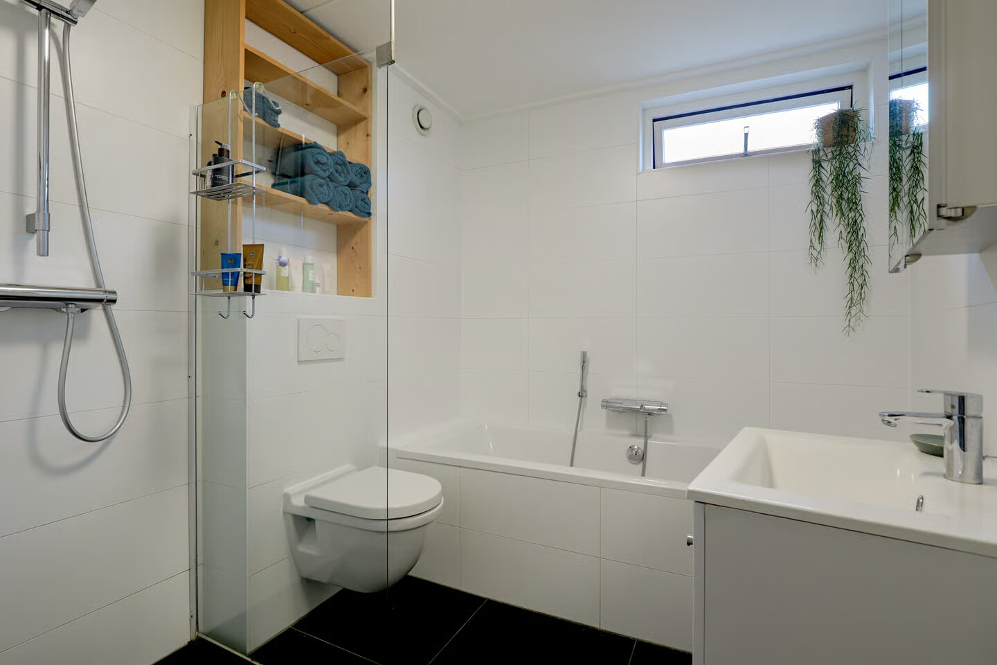 Hoekwoning te koop: Robert Stolzhof 95, Hoorn