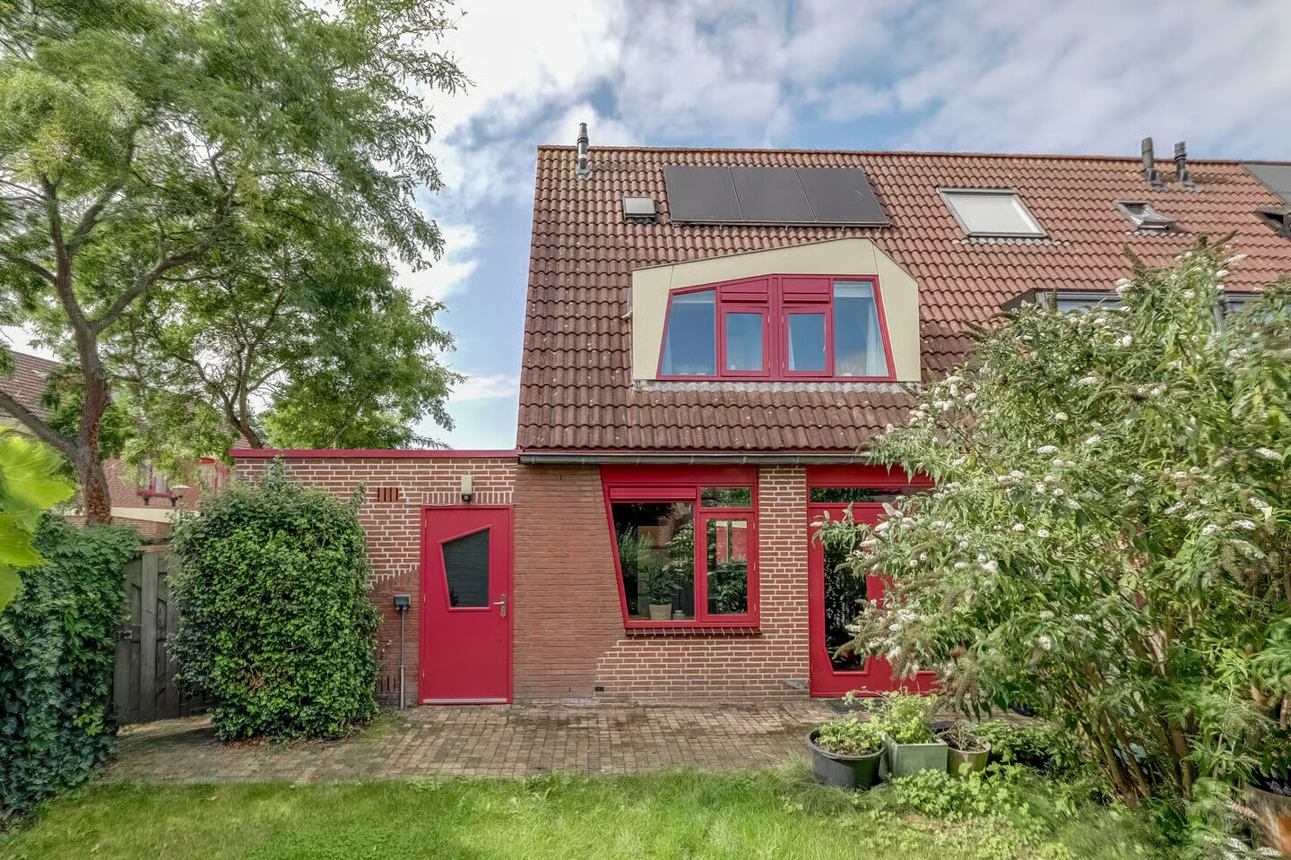 Hoekwoning te koop: Robert Stolzhof 95, Hoorn