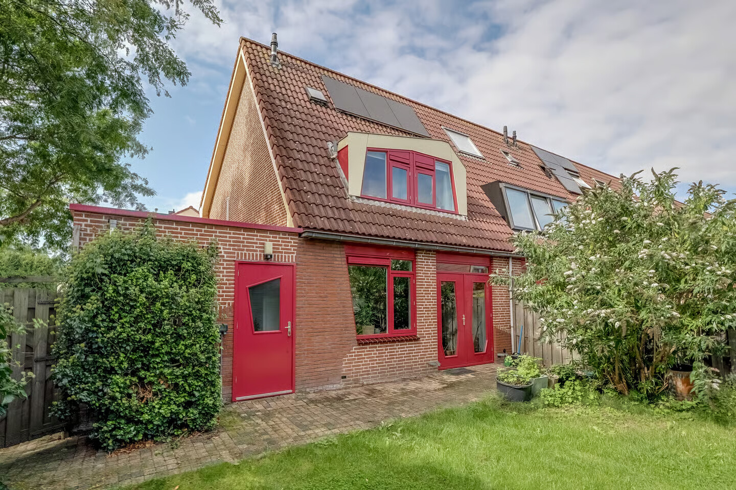 Hoekwoning te koop: Robert Stolzhof 95, Hoorn