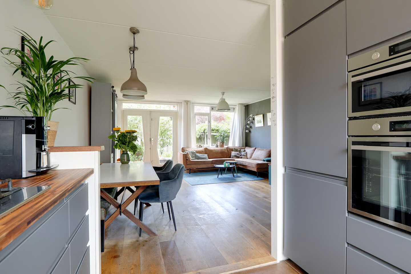 Hoekwoning te koop: Robert Stolzhof 95, Hoorn