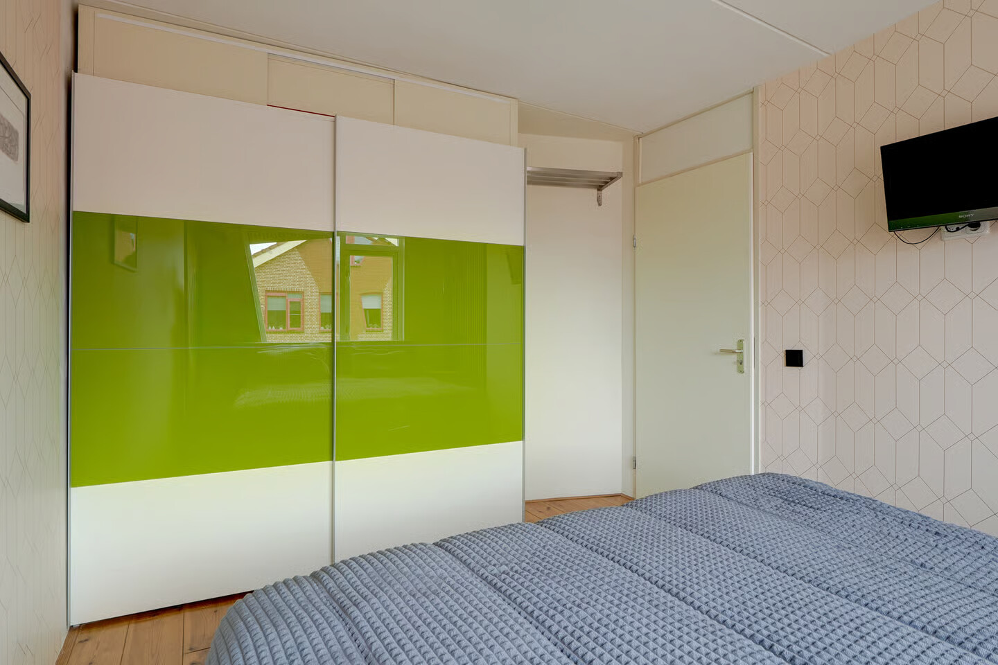 Hoekwoning te koop: Robert Stolzhof 95, Hoorn