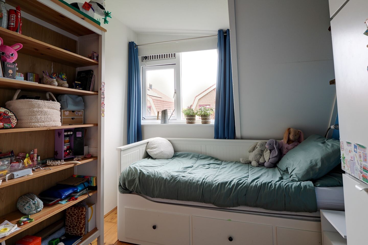 Hoekwoning te koop: Robert Stolzhof 95, Hoorn