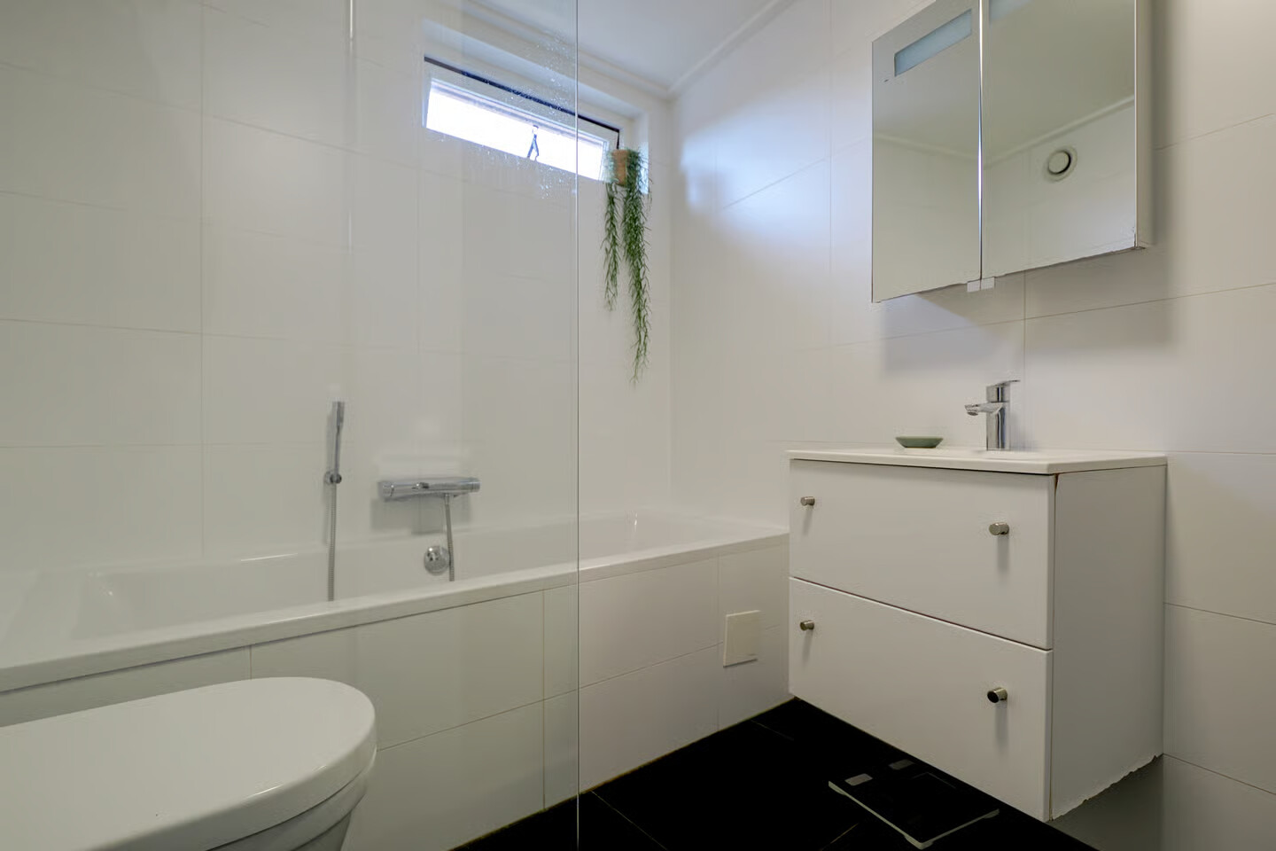 Hoekwoning te koop: Robert Stolzhof 95, Hoorn