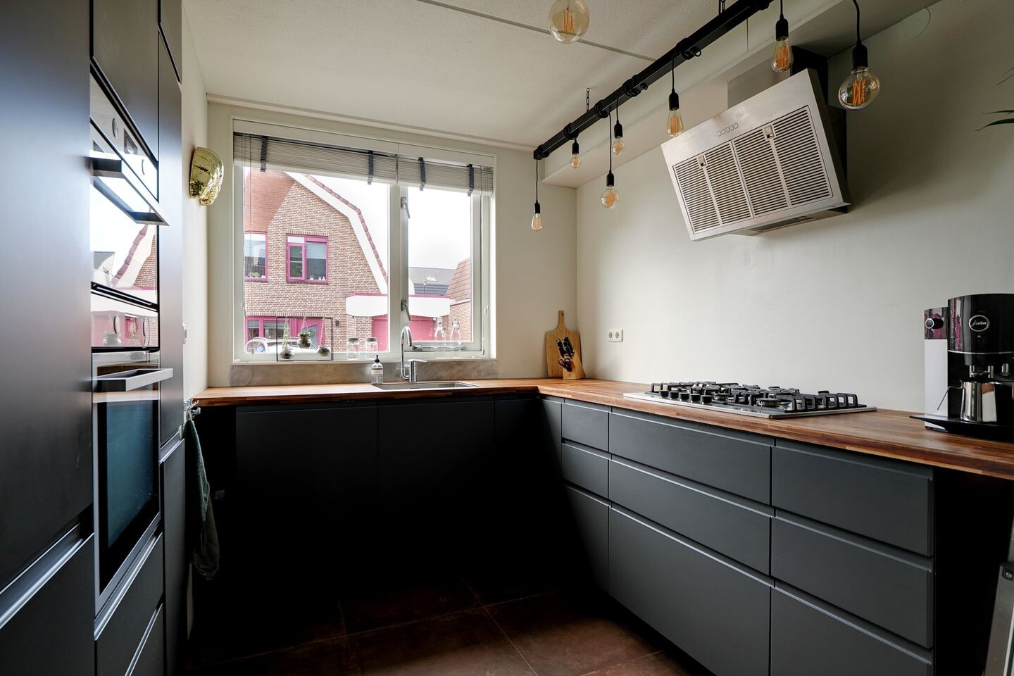 Hoekwoning te koop: Robert Stolzhof 95, Hoorn