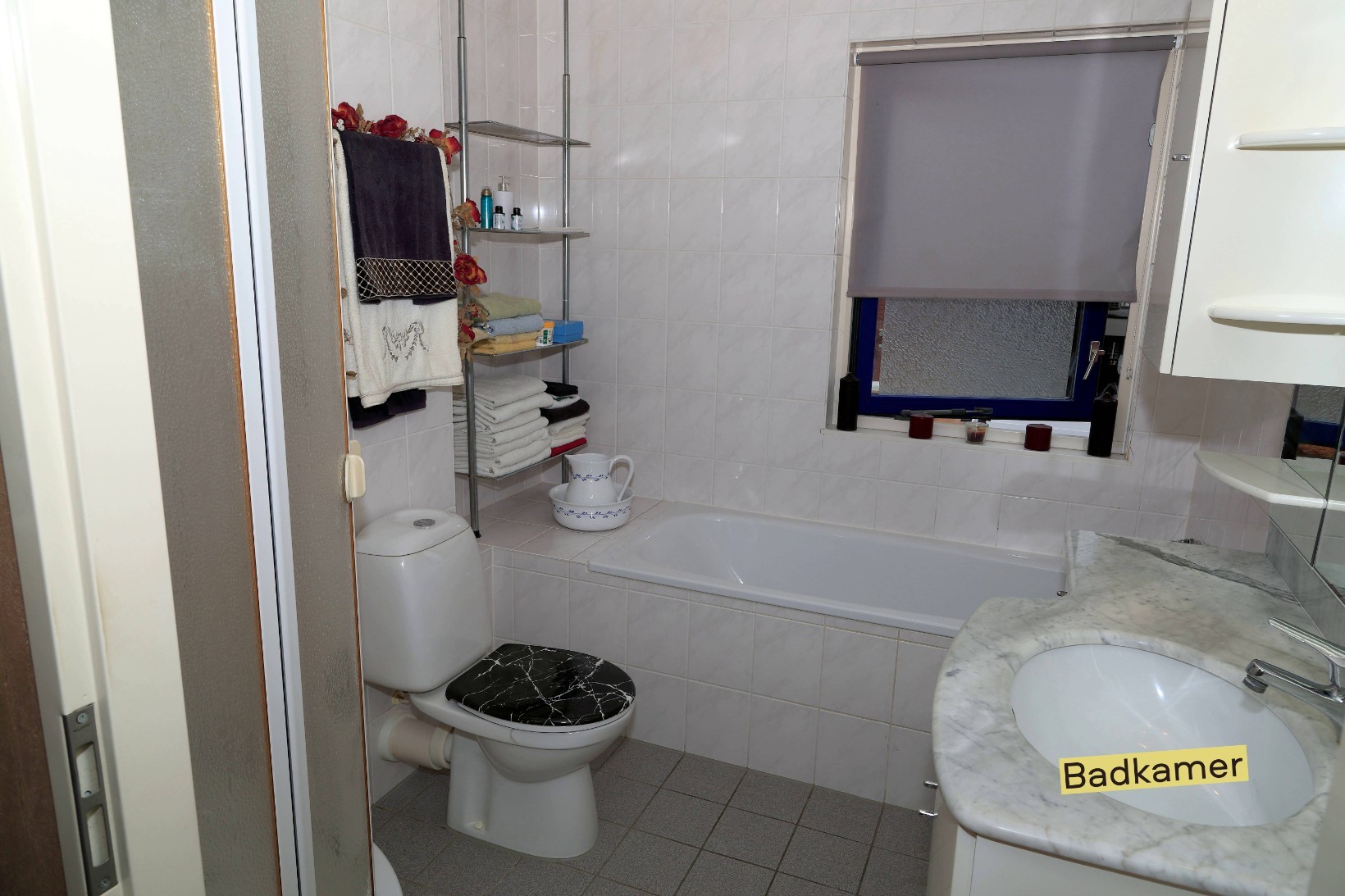 Tussenwoning te koop: Bazillehof 56, Hoorn