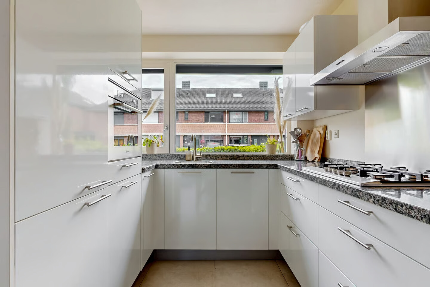 Tussenwoning te koop: John Raedeckerhof 86, Hoorn