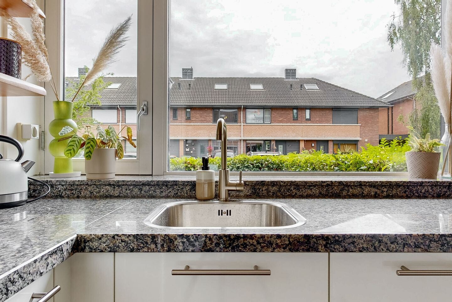 Tussenwoning te koop: John Raedeckerhof 86, Hoorn