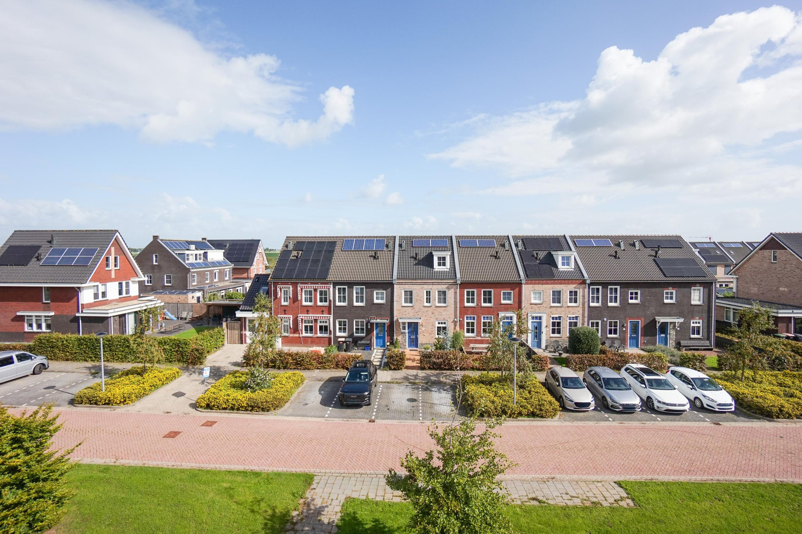 Tussenwoning te koop: Oprijlaan 24, De Goorn