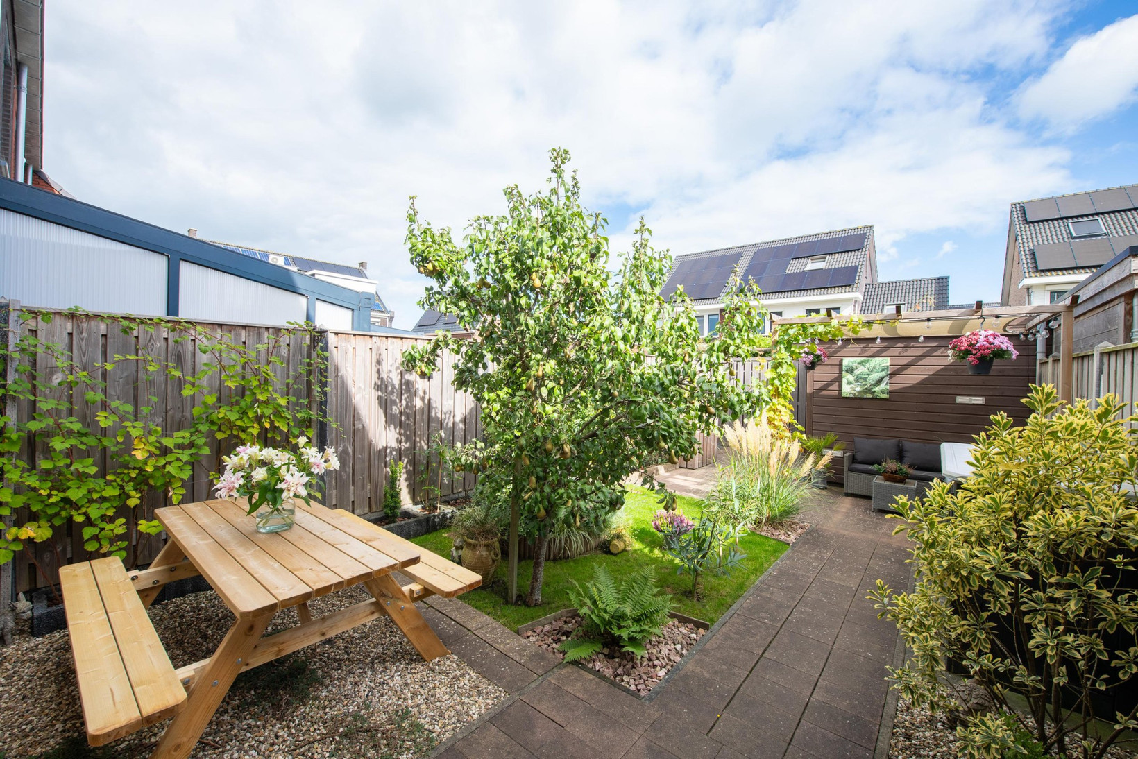 Tussenwoning te koop: Oprijlaan 24, De Goorn