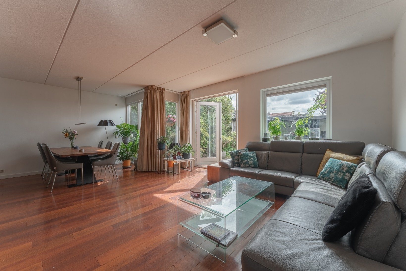 Vrijstaande woning te koop: Tuinstraat 24, Zwaagdijk-Oost