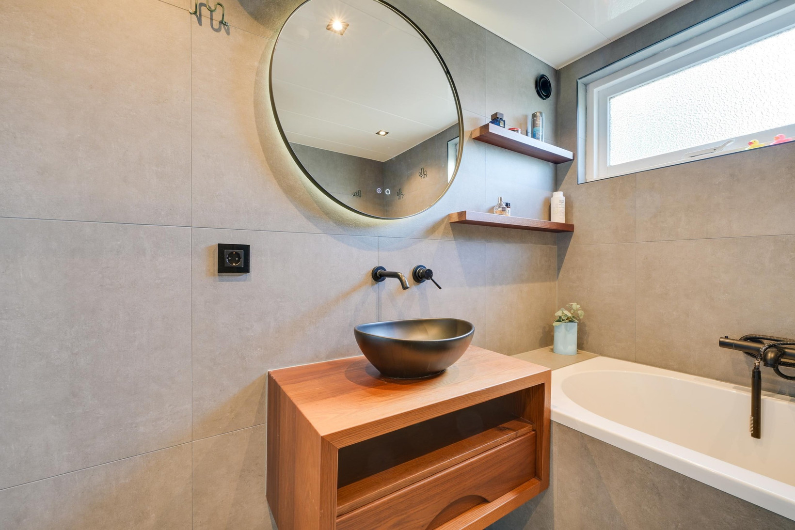 Tussenwoning te koop: Hoefijzer 92, Zwaag