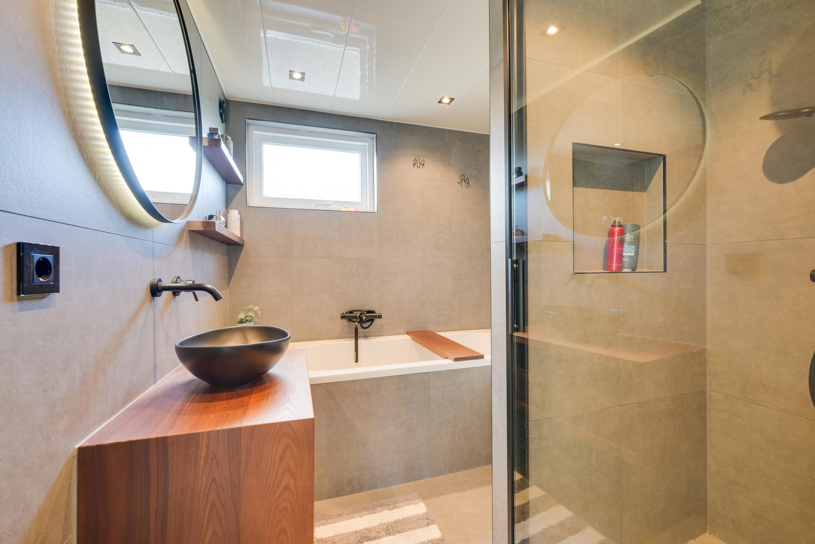 Tussenwoning te koop: Hoefijzer 92, Zwaag