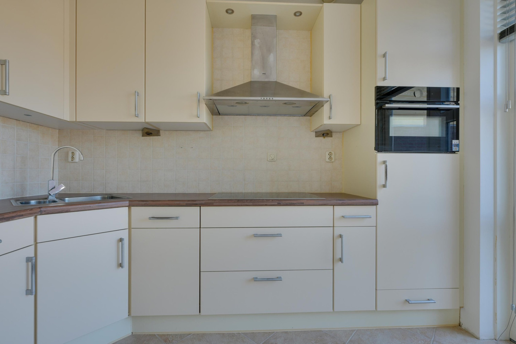 Tussenwoning te koop: Vredemaker 9, Zwaag