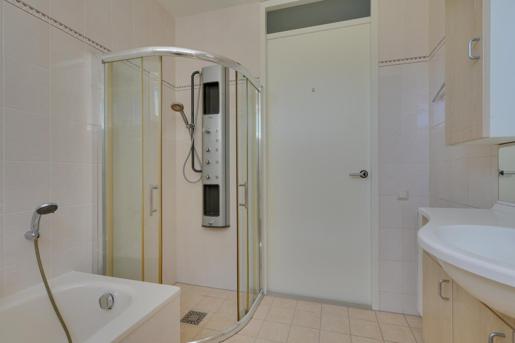 Tussenwoning te koop: Vredemaker 9, Zwaag