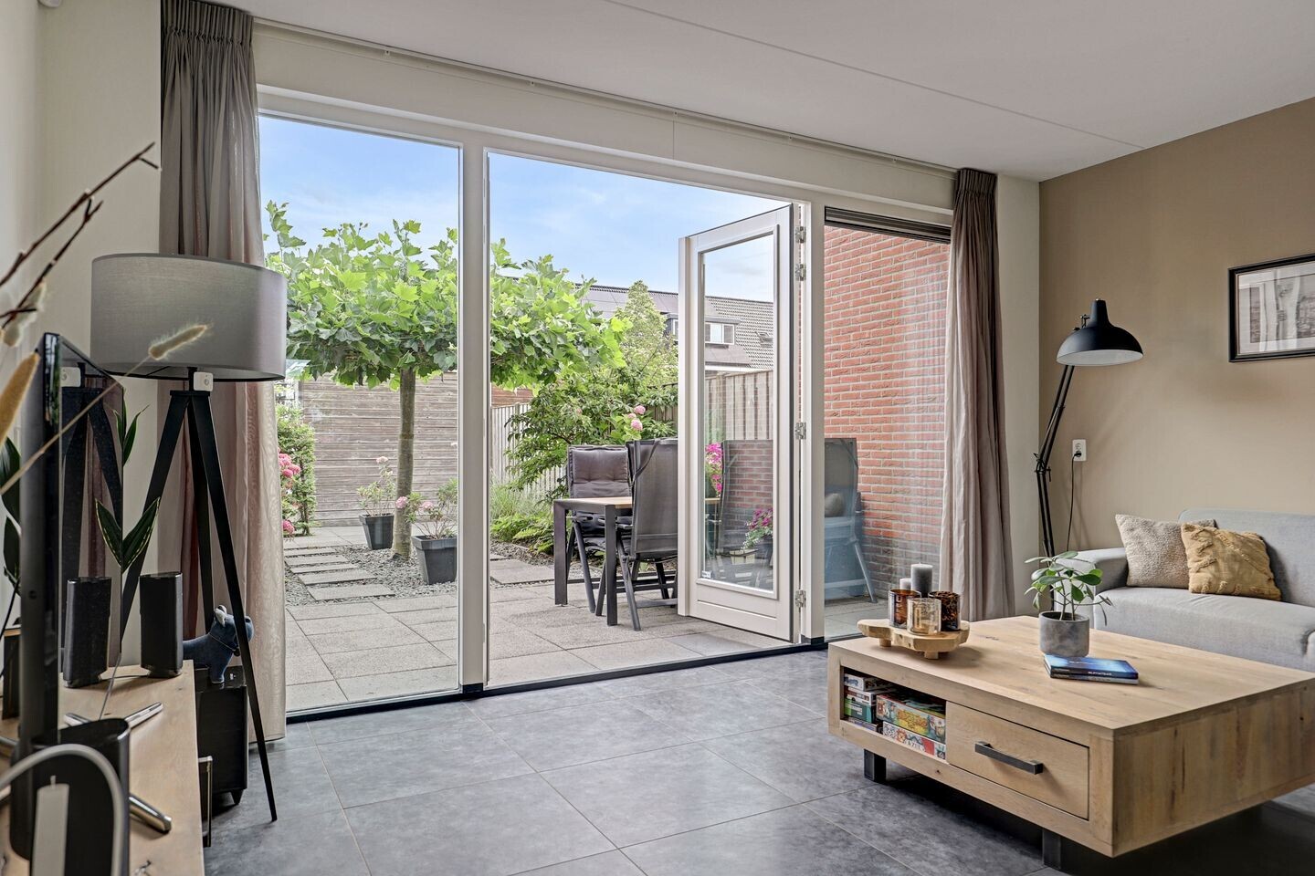 Tussenwoning te koop: P. van der Meerschstraat 27, Zwaag