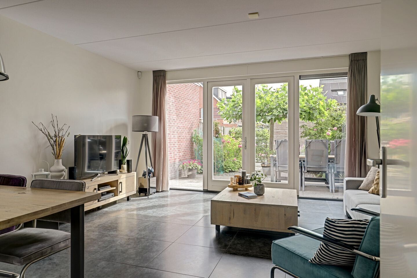 Tussenwoning te koop: P. van der Meerschstraat 27, Zwaag