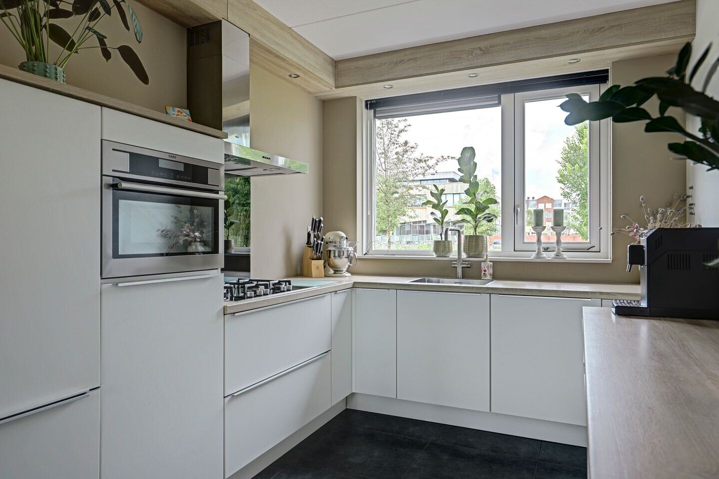 Tussenwoning te koop: P. van der Meerschstraat 27, Zwaag