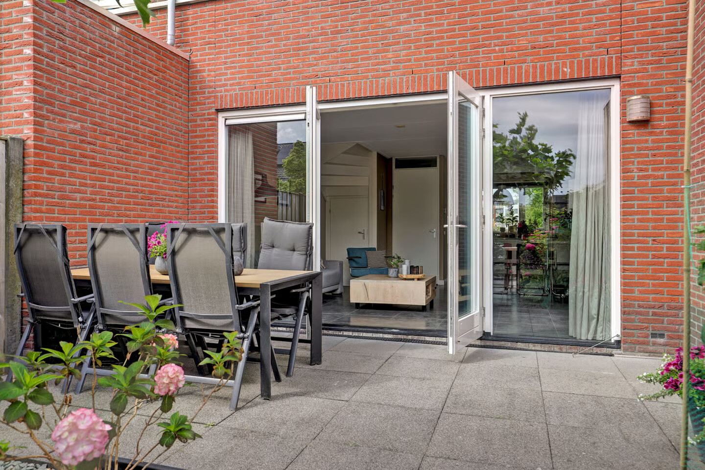 Tussenwoning te koop: P. van der Meerschstraat 27, Zwaag
