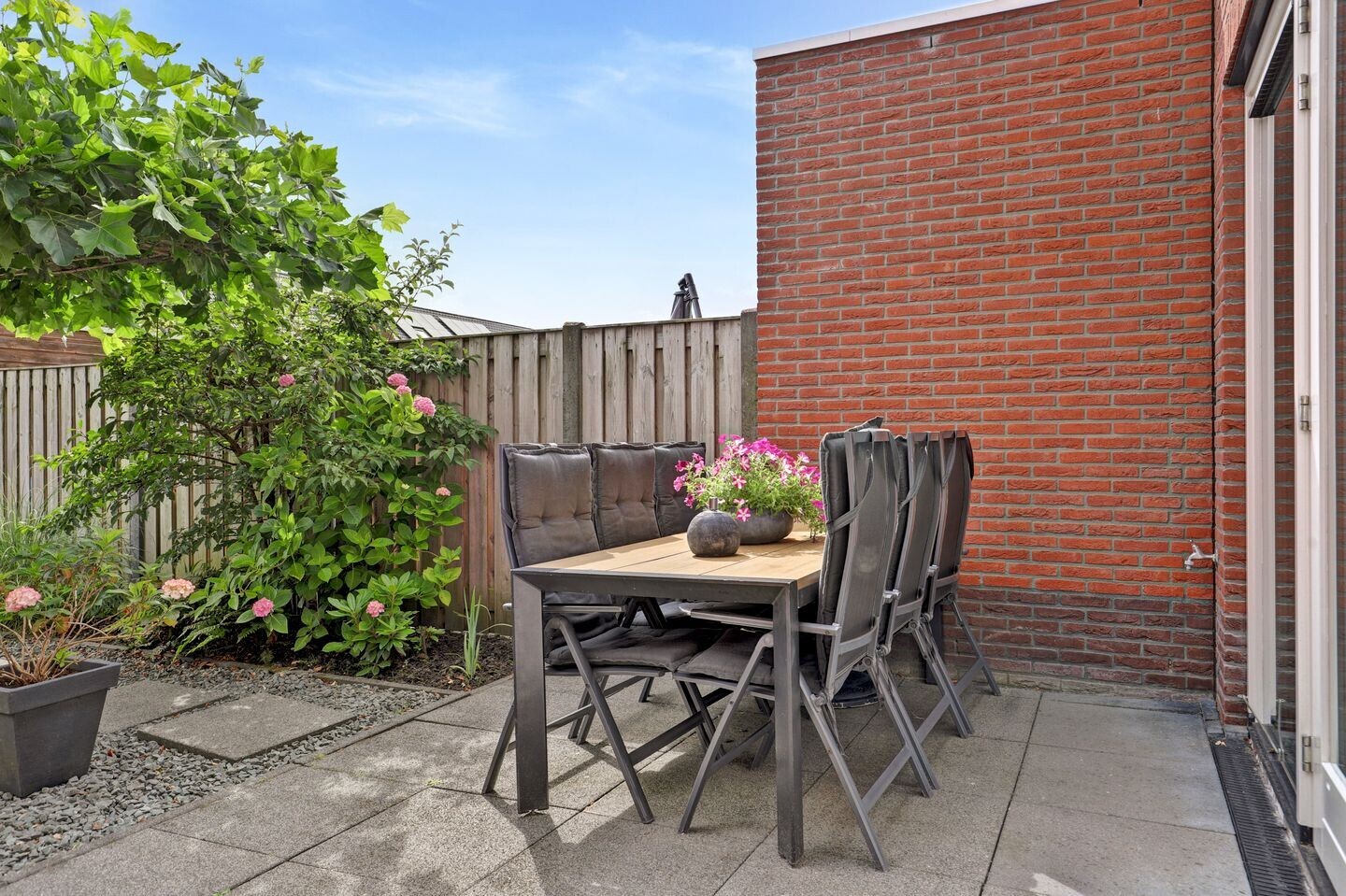 Tussenwoning te koop: P. van der Meerschstraat 27, Zwaag