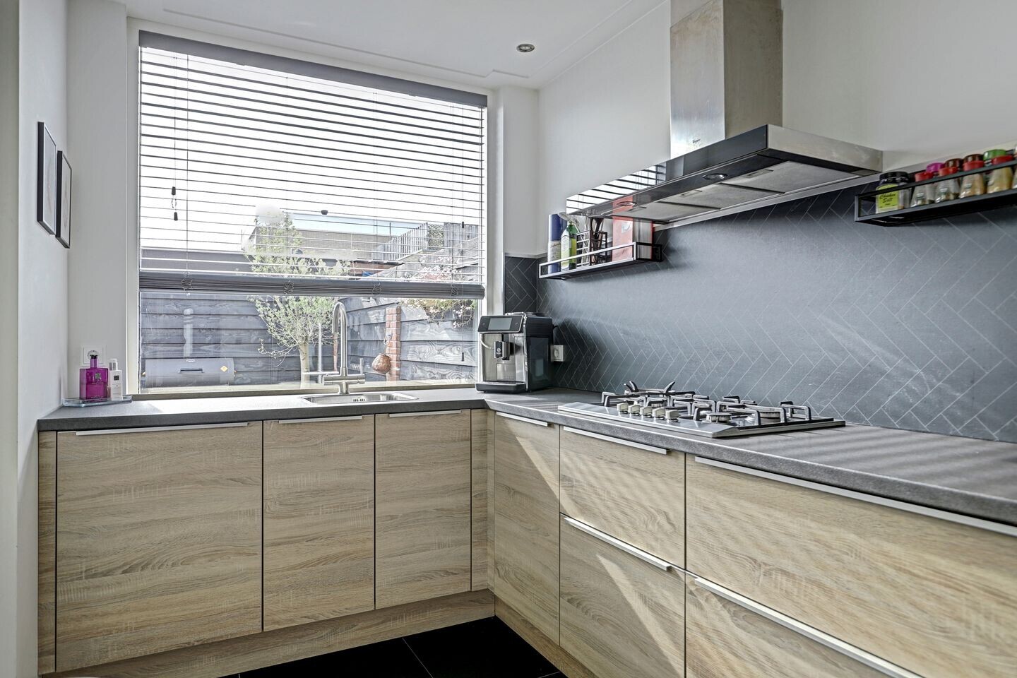 Tussenwoning te koop: Basiusstraat 8, Heerhugowaard