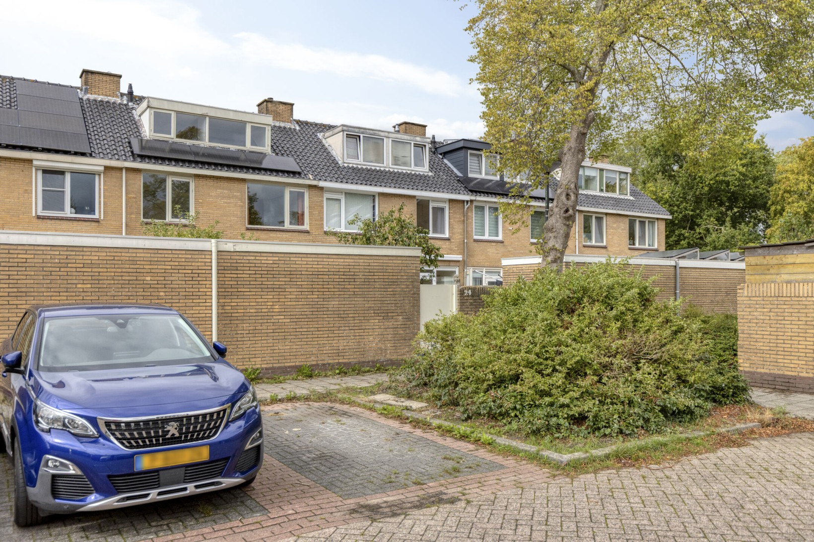 Tussenwoning te koop: Azalealaan 24, Heerhugowaard