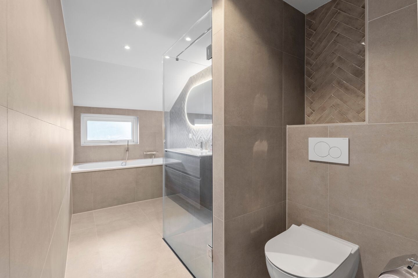 Tussenwoning te koop: Bergkristal 72, Heerhugowaard