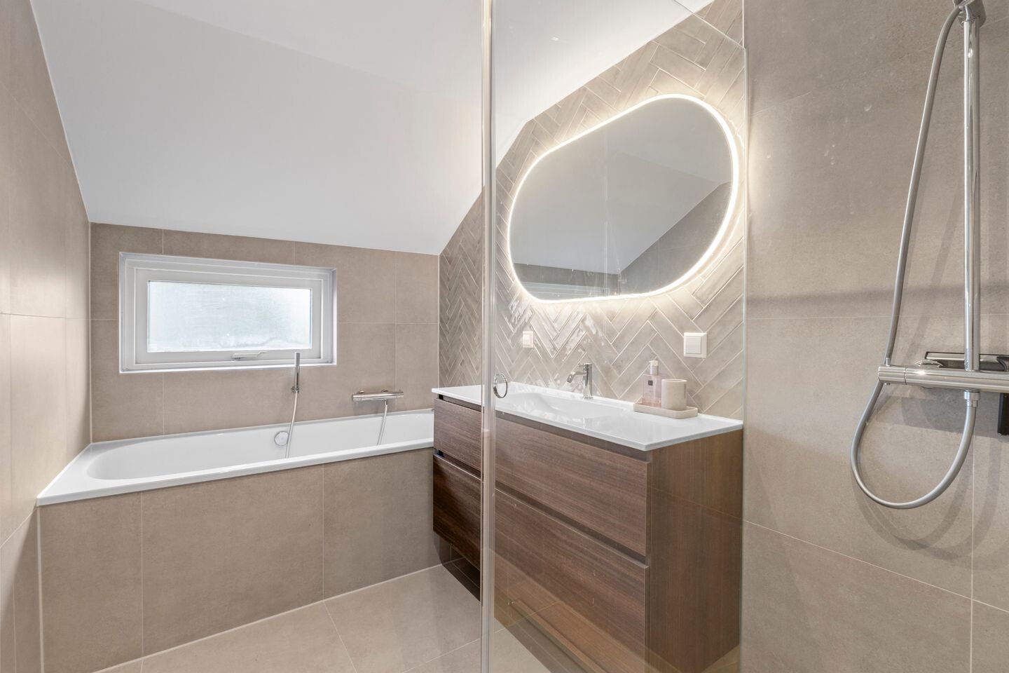 Tussenwoning te koop: Bergkristal 72, Heerhugowaard