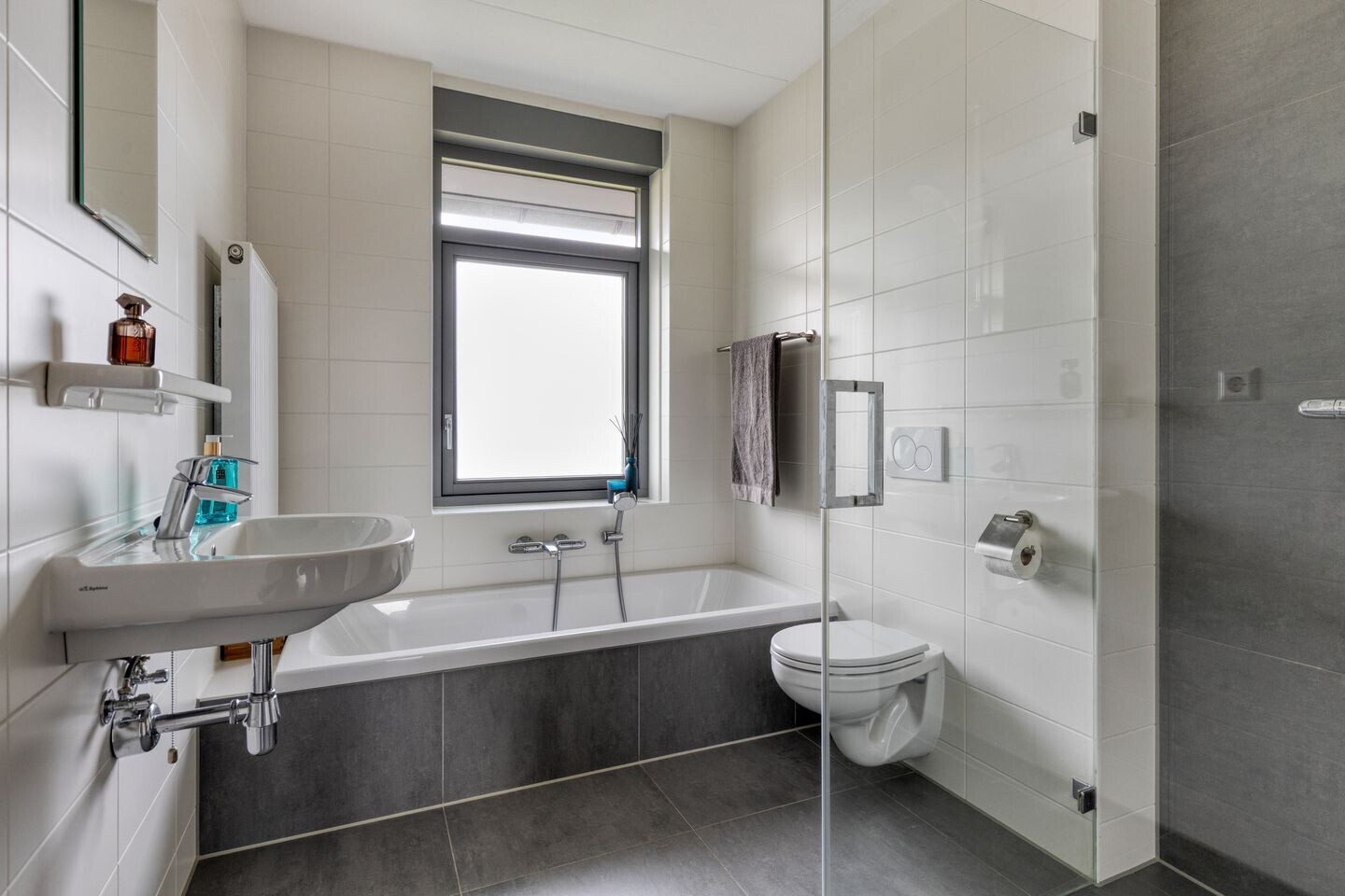 Tussenwoning te koop: Vrederiksakker 26, Heerhugowaard
