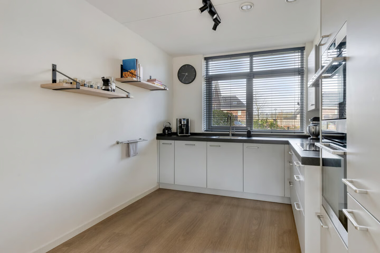 Tussenwoning te koop: Vrederiksakker 26, Heerhugowaard
