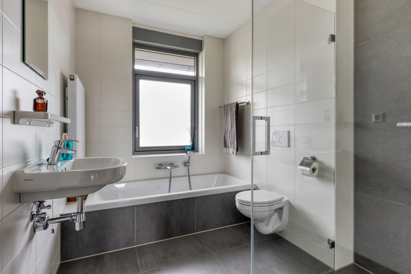 Tussenwoning te koop: Vrederiksakker 26, Heerhugowaard