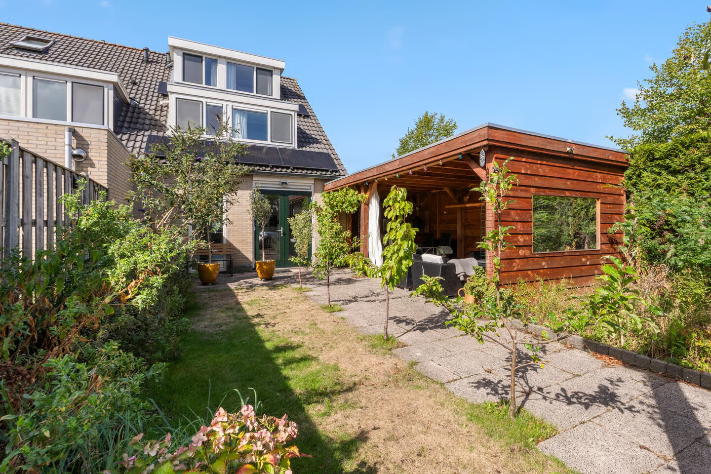Hoekwoning te koop: Moerbeeklaan 1, Heerhugowaard