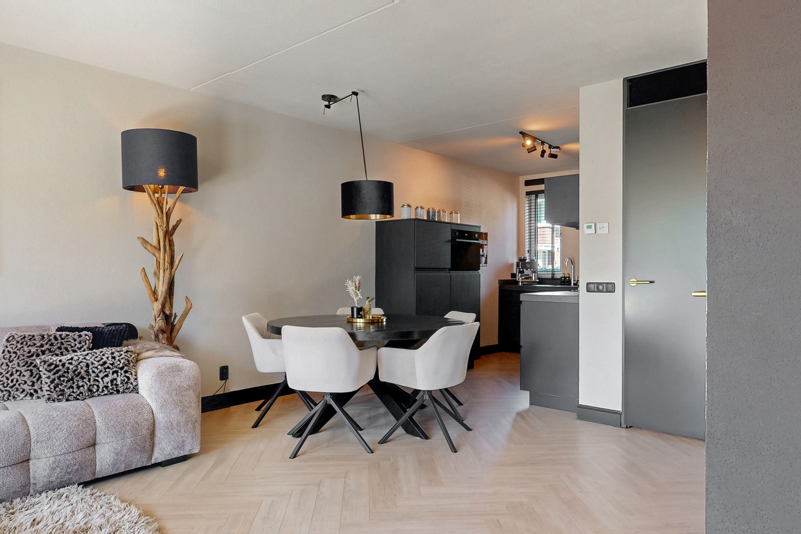 Tussenwoning te koop: Witte Klaverweide 8, Heerhugowaard