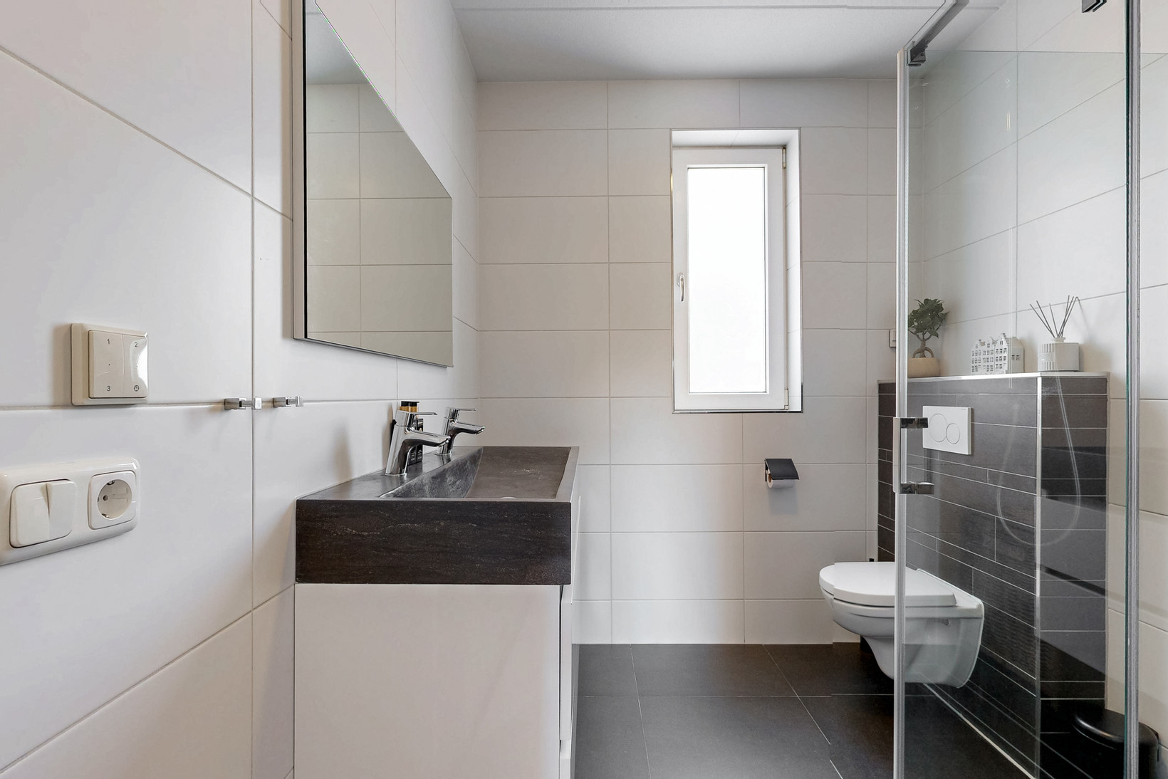 Tussenwoning te koop: Witte Klaverweide 8, Heerhugowaard