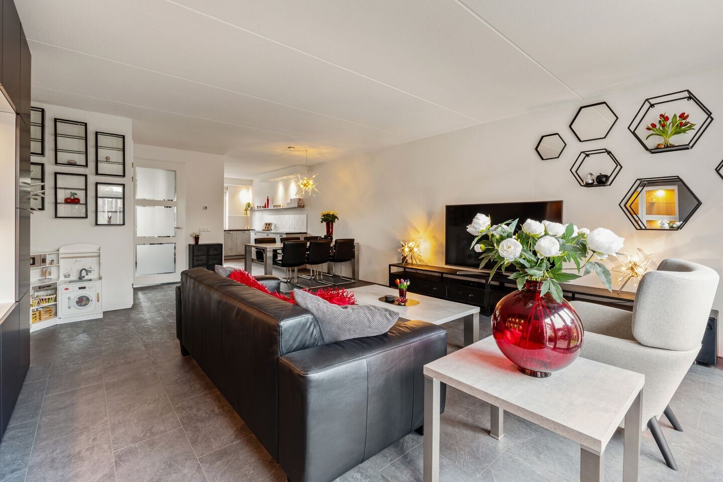 Tussenwoning te koop: Westeinde 37, Broek Op Langedijk
