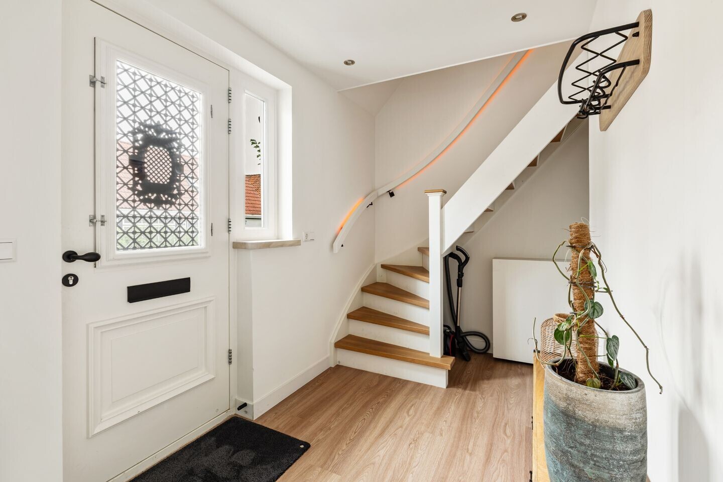 Twee-onder-één-kap te koop: Dorpsstraat 867, Oudkarspel