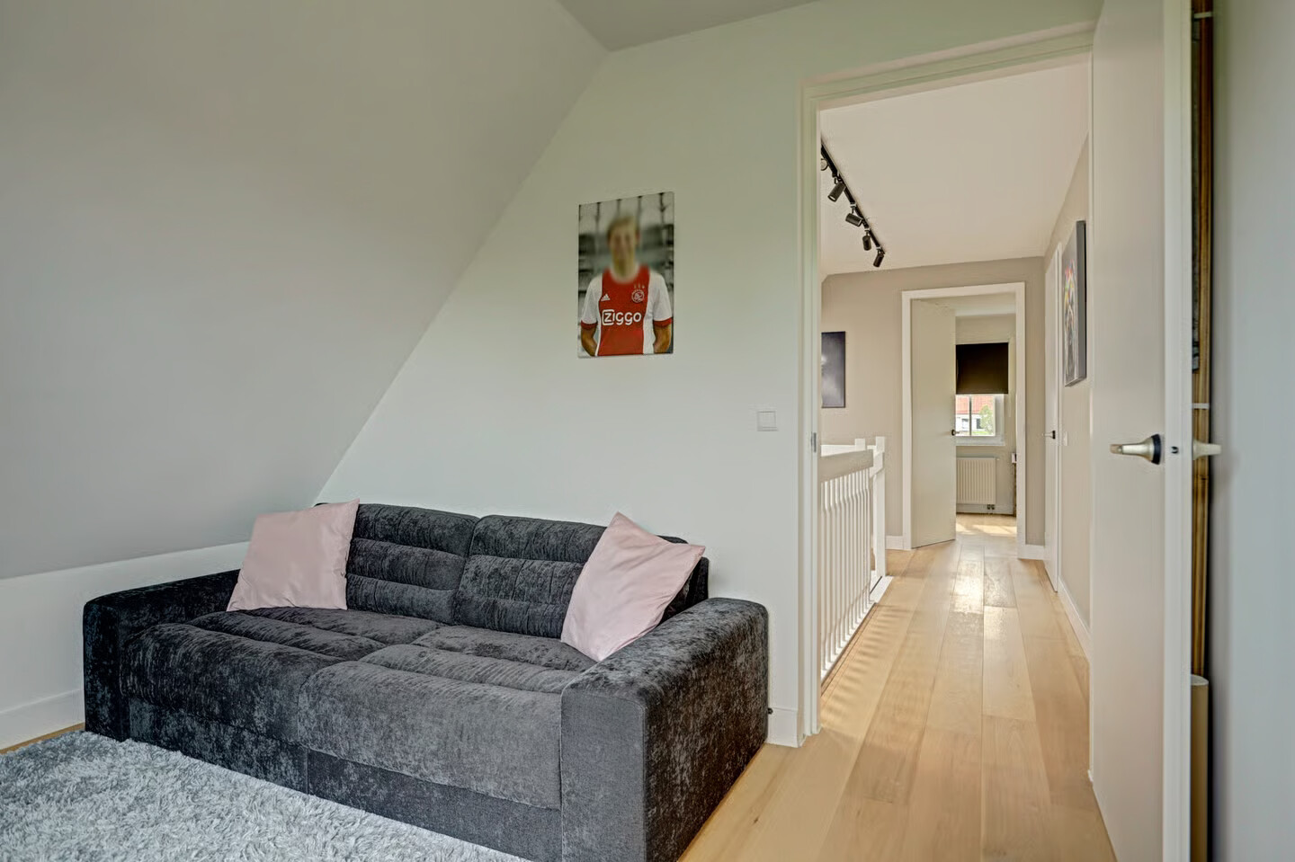 Vrijstaande woning te koop: Notarisappel 17, Winkel