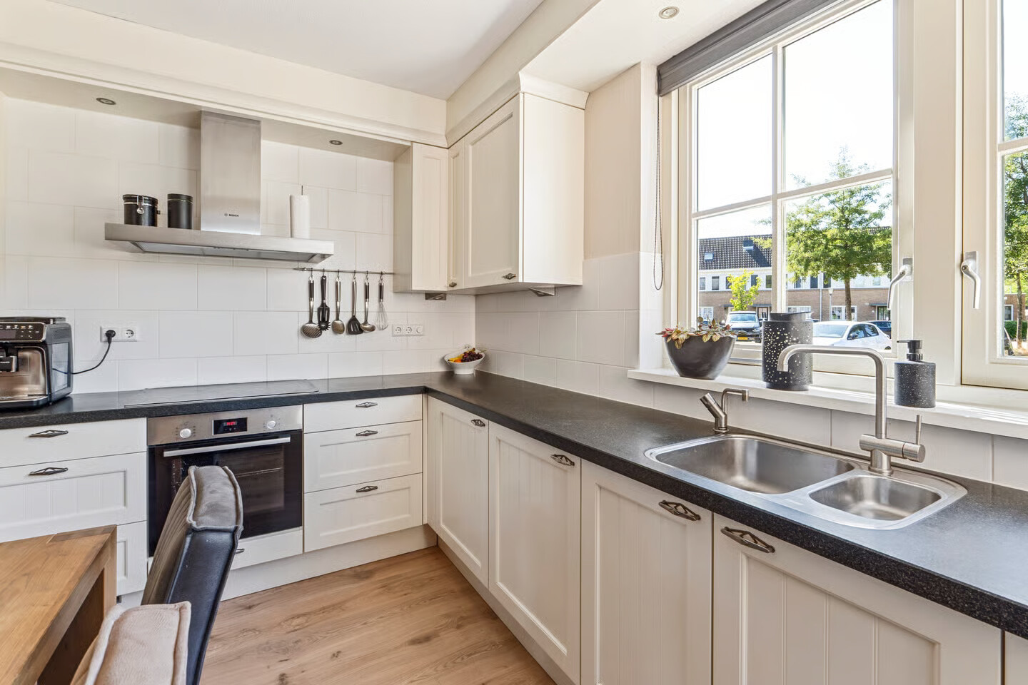 Tussenwoning te koop: Houtwerf 32, Waarland
