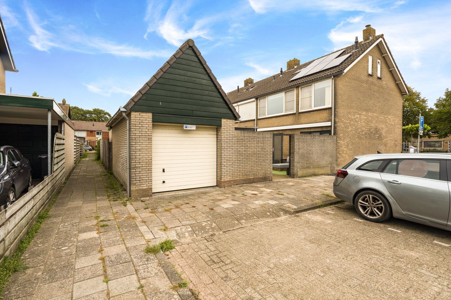 Hoekwoning te koop: Bloemstraat 9, Waarland
