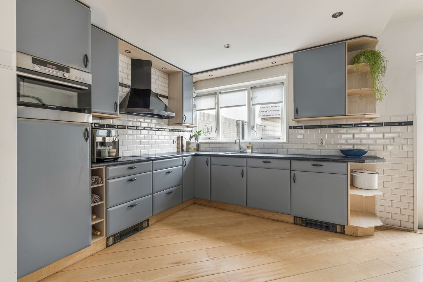 Hoekwoning te koop: Bloemstraat 9, Waarland