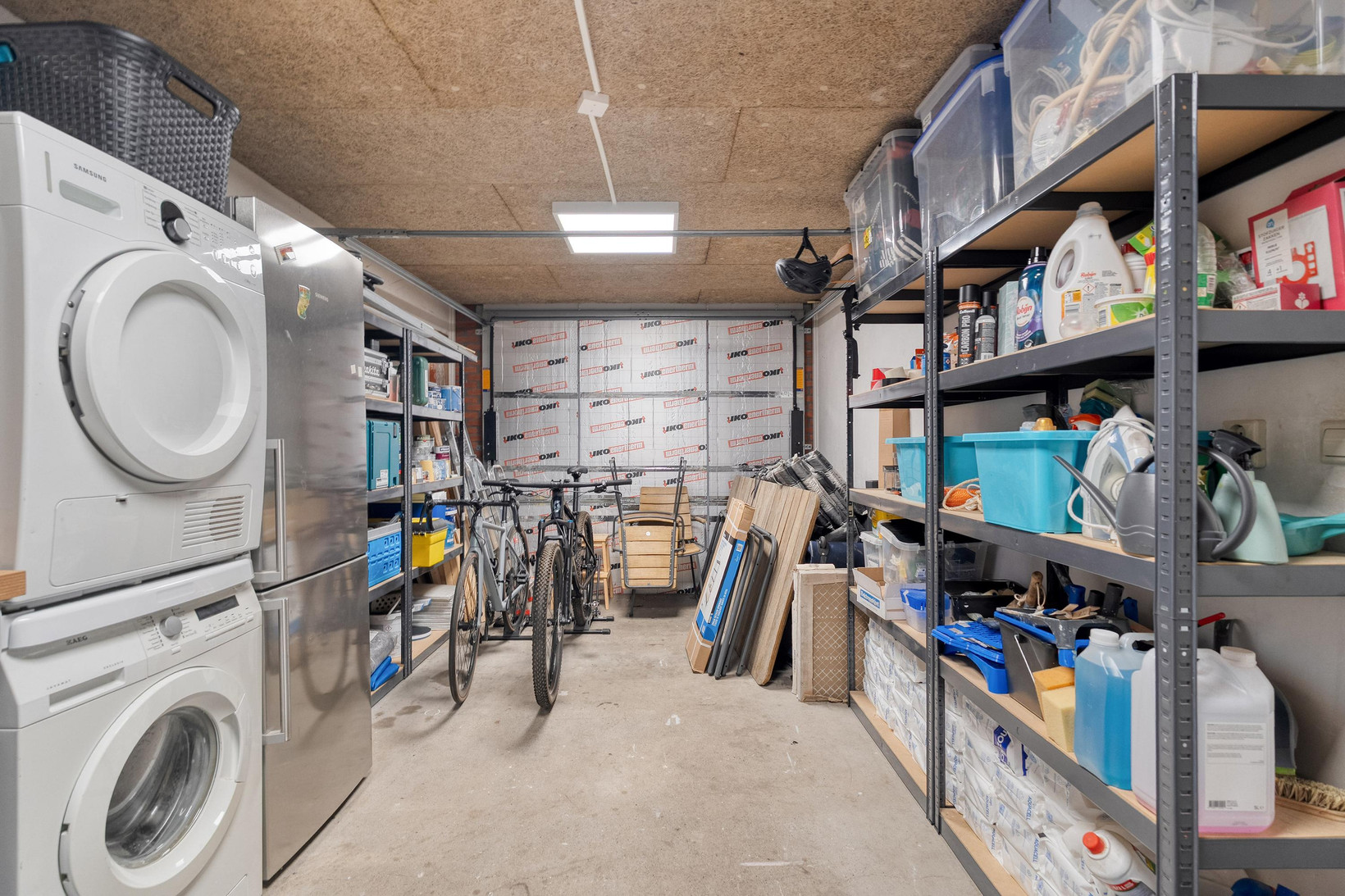 Tussenwoning te koop: de Wetering 12, Schagen
