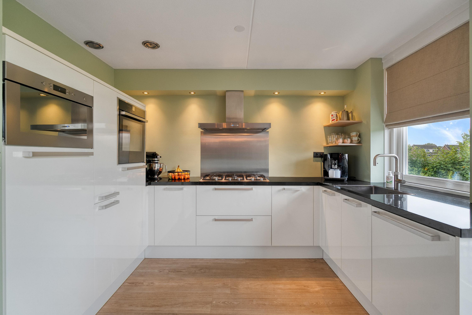 Tussenwoning te koop: de Wetering 12, Schagen