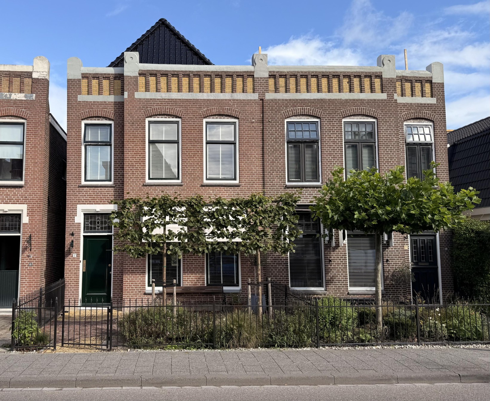 Twee-onder-één-kap te koop: Landbouwstraat 17, Schagen