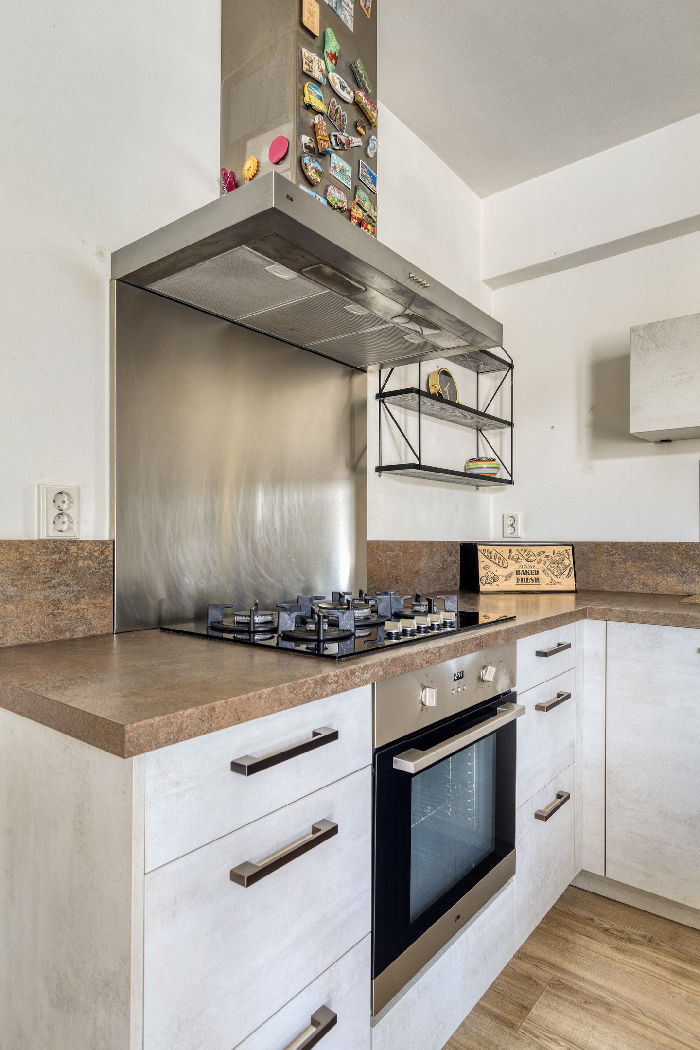 Tussenwoning te koop: Stationsweg 22, Schagen