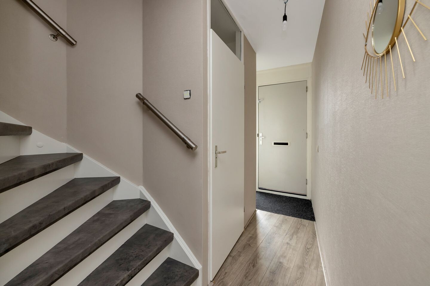 Tussenwoning te koop: De Boog 11, Schagen