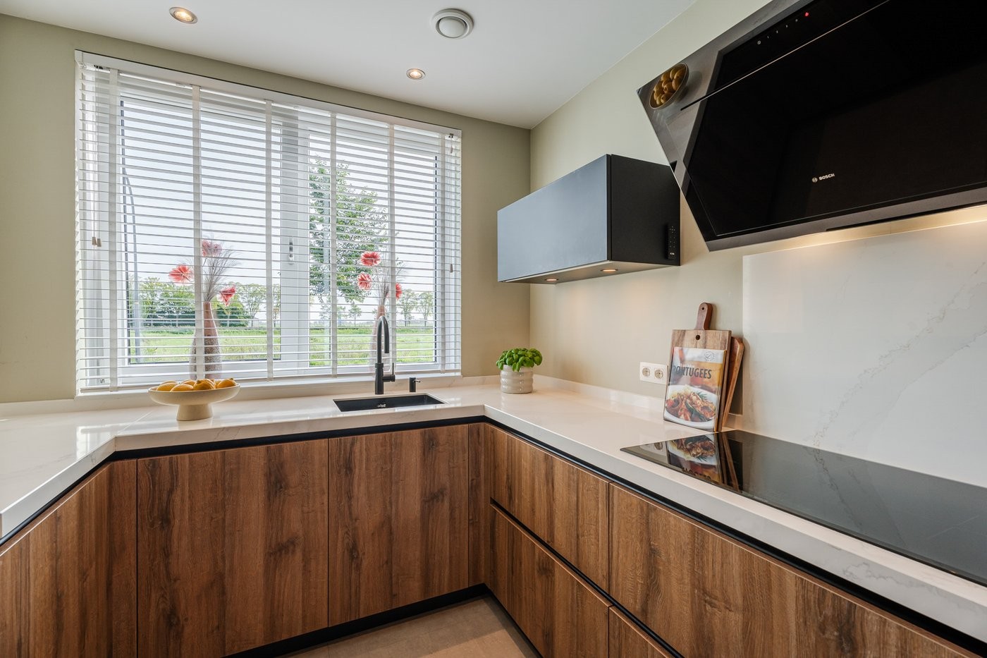 Tussenwoning te koop: Leng 11, Schagen