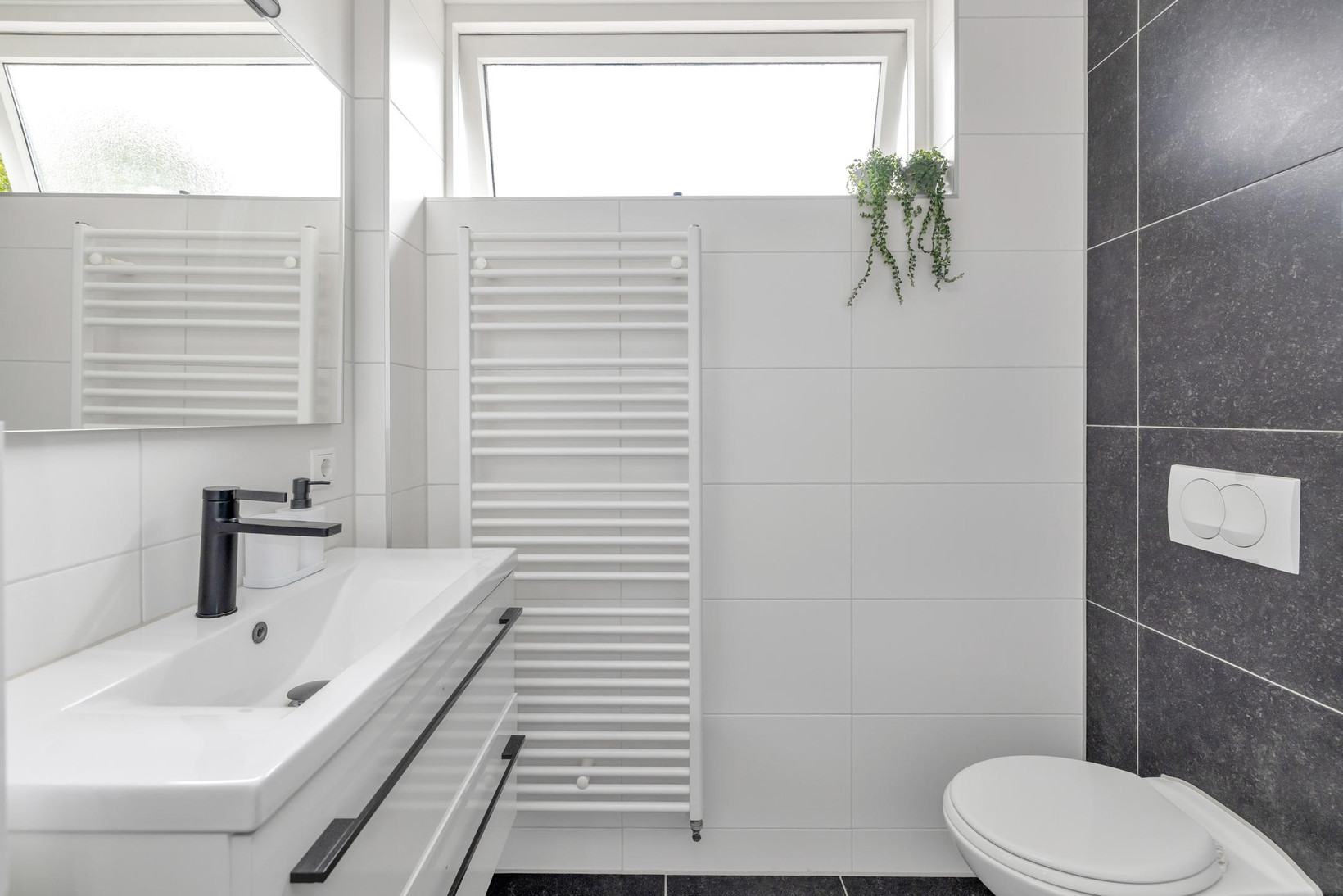 Tussenwoning te koop: Haagbeukstraat 23, Schagen