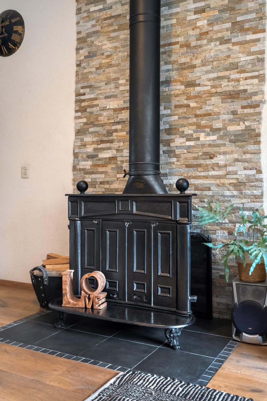 Tussenwoning te koop: Seringenhof 13, Schagen