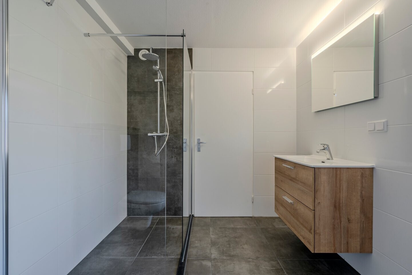 Tussenwoning te koop: Seringenhof 77, Schagen