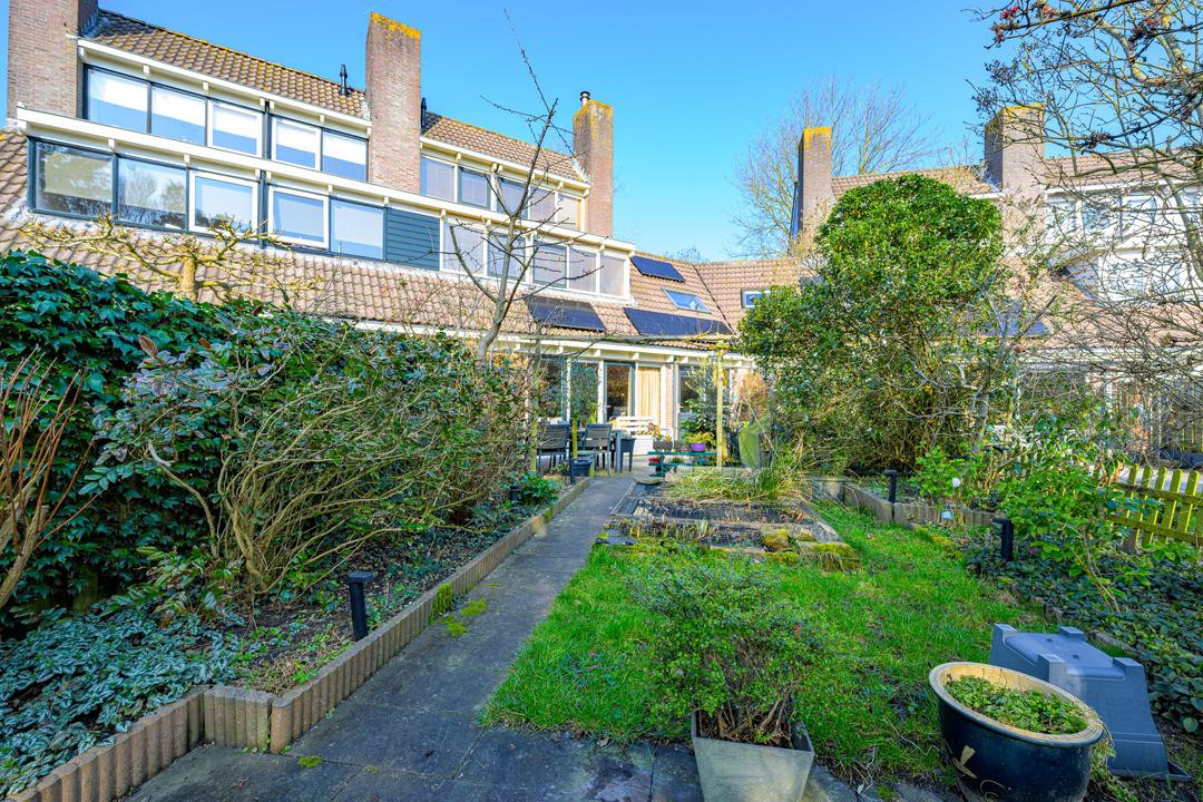 Tussenwoning te koop: Spreeuwenlaan 15, Schagen
